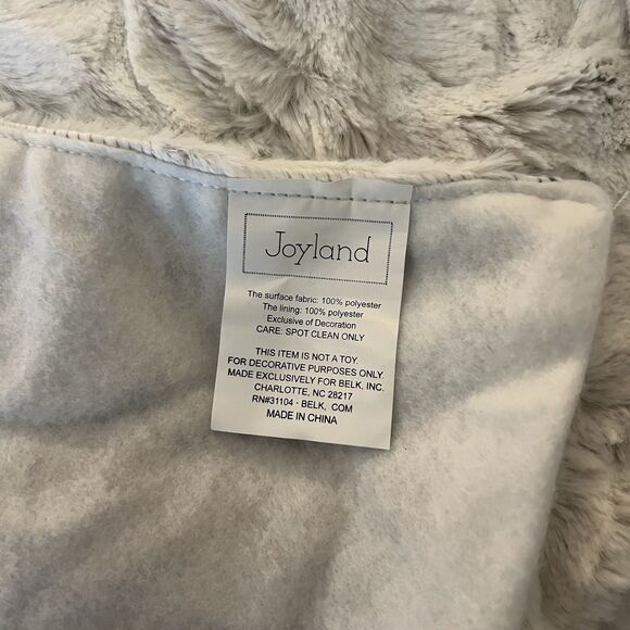 Belk Joyland Christmas Tree Skirt Ivory Into The Woods Faux Fur 48” Diameter - Picture 8 of 9